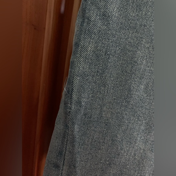 Floral Embroidered / Distressed Simply Styled Jeans - Picture 5 of 6